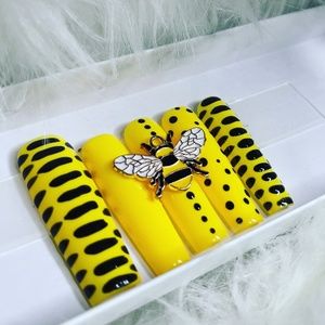 Classy Bee (Press on nails)